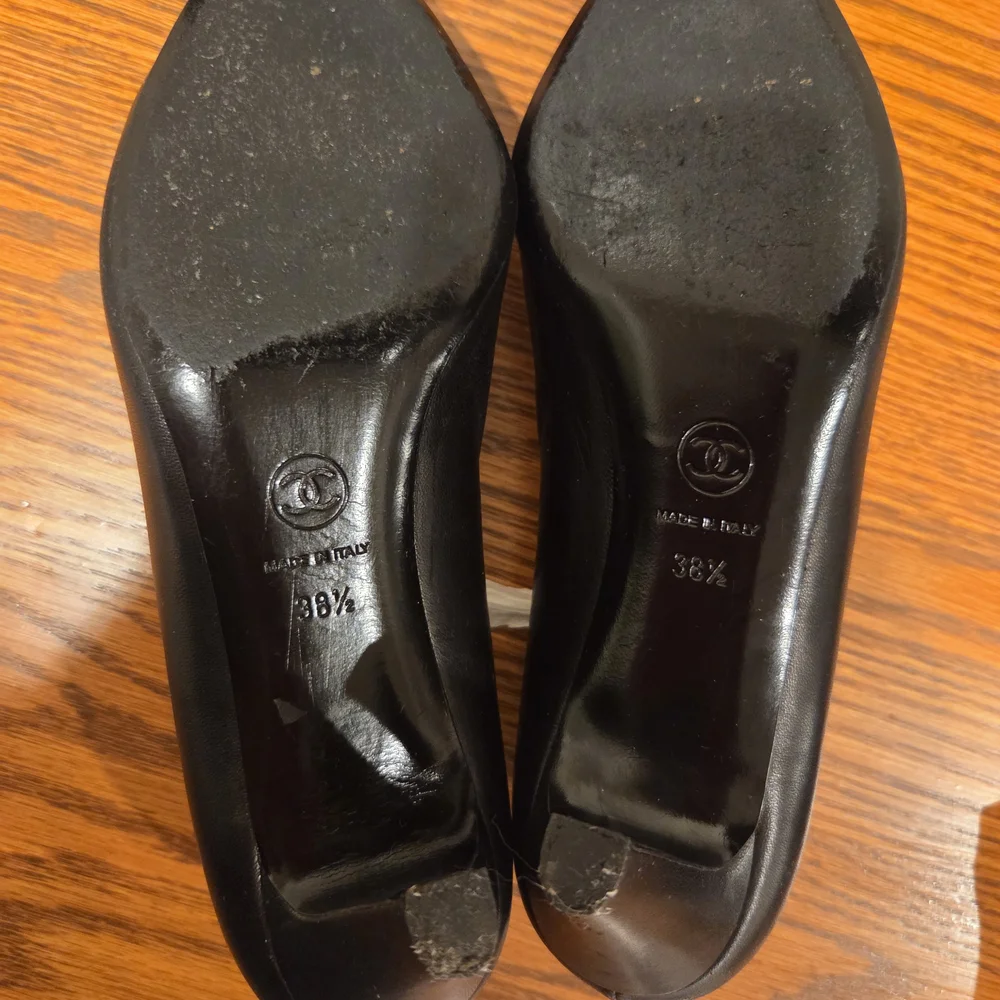 CHANEL Elegant Black Heels - Picture 8 of 10